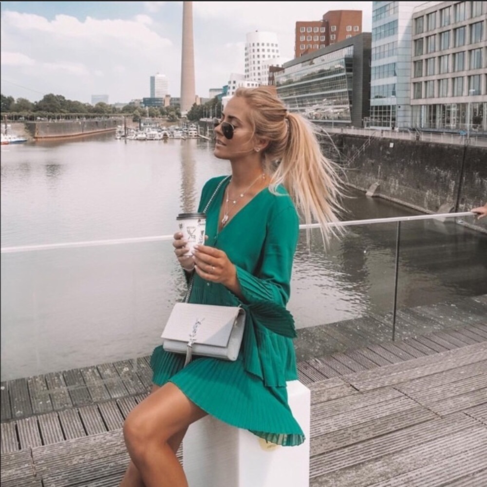 🎉HP 🎉ZARA Pleated Dress - Picture 4 of 7